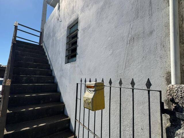 Escadas de acesso lateral