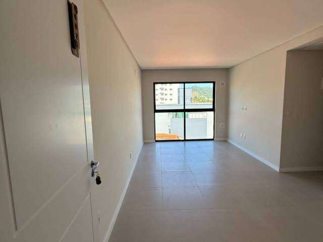 #585 - Apartamento para Locação em Navegantes - SC