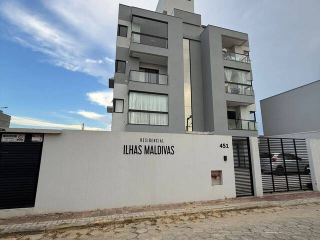 #593 - Apartamento para Venda em Navegantes - SC - 2