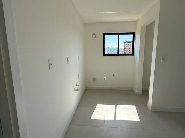 Apartamento para Venda em Navegantes - 5